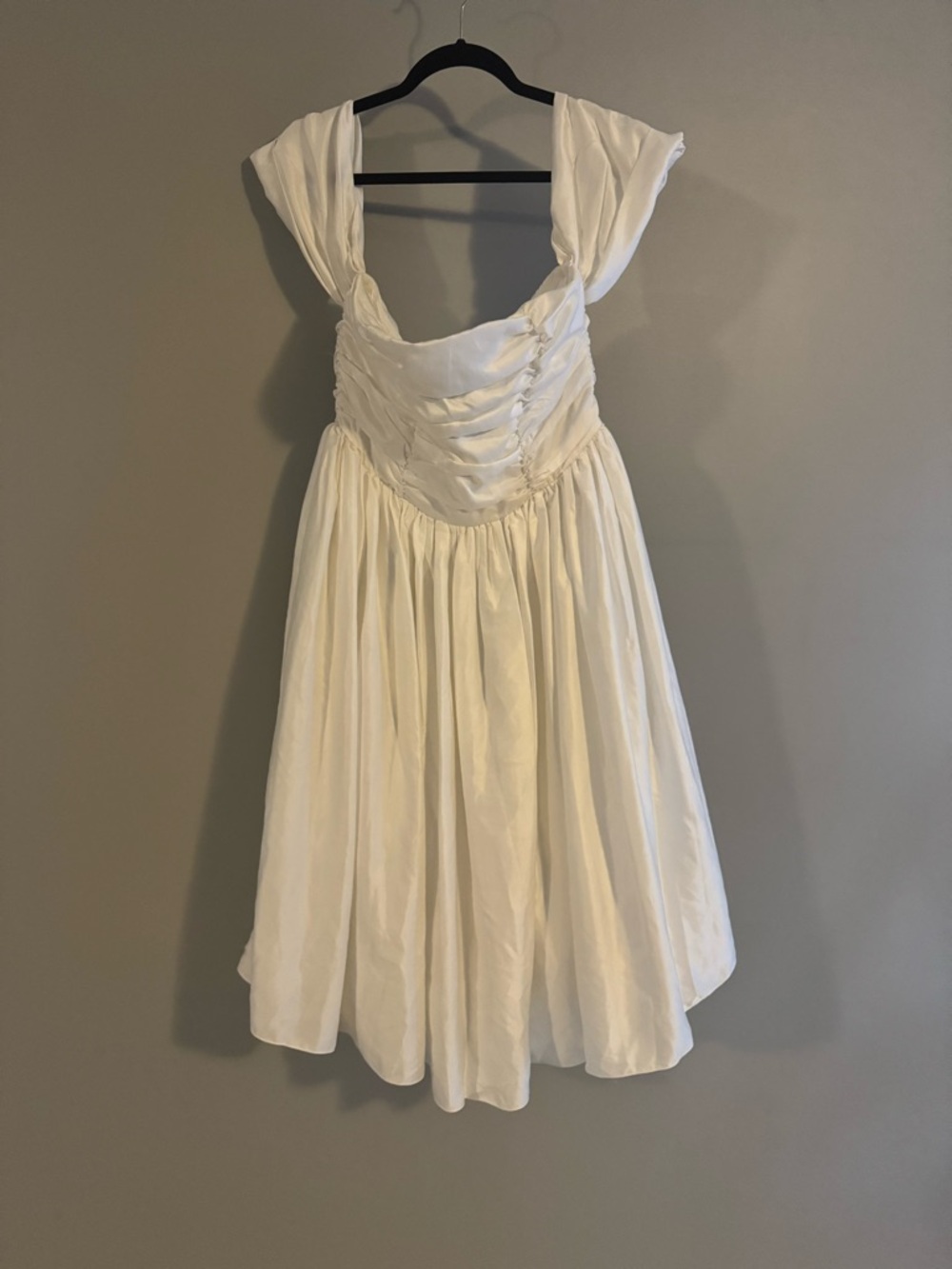Elegant Vintage Style Dress with Draped Bodice & Off the Shoulder Sleeves